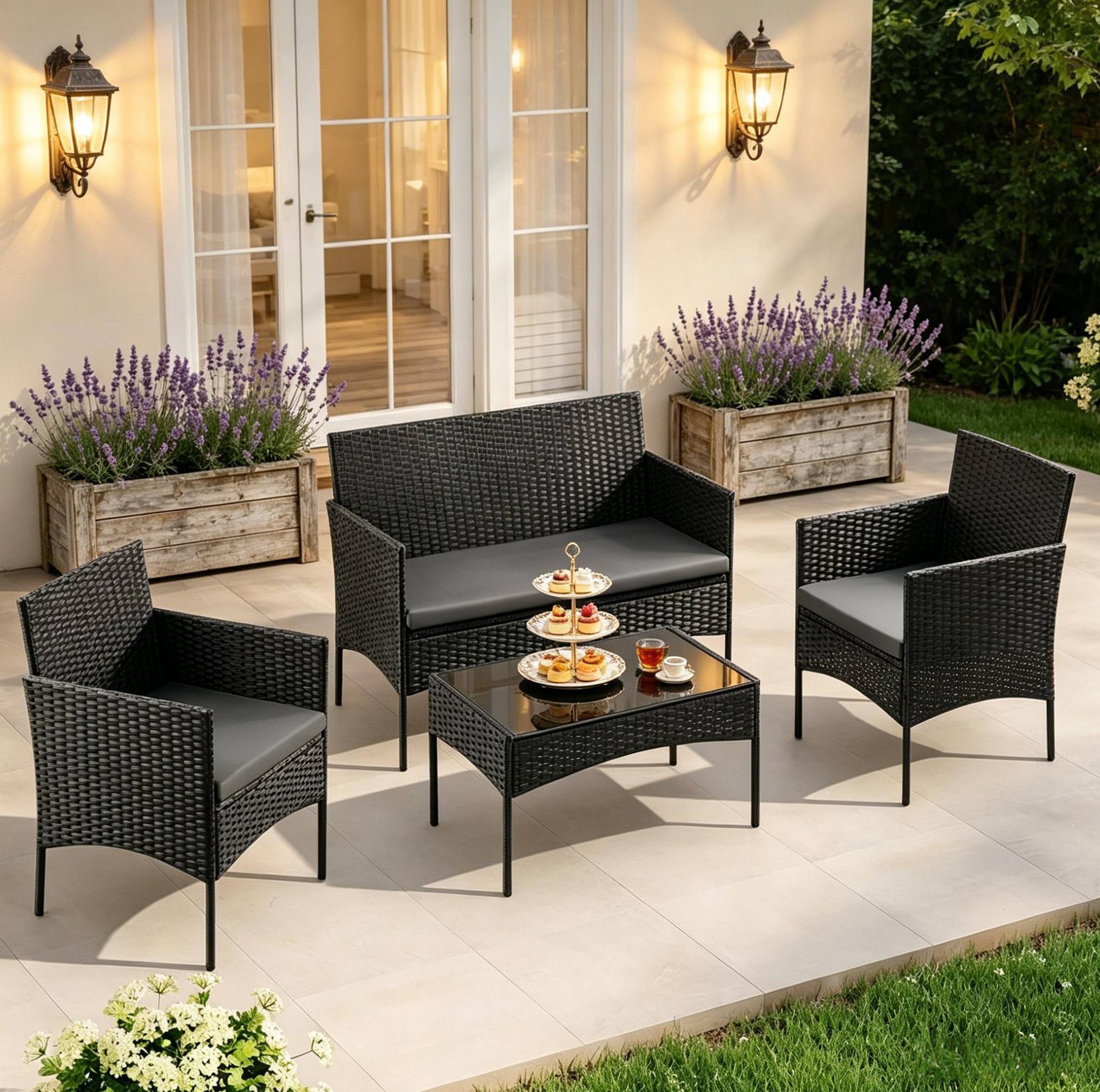 Schwarzes Rattan-gartenmöbel-set Für 4 Personen Mit Glastisch