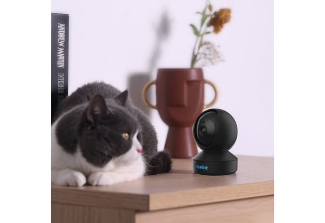 Reolink Überwachungskamera Reolink E1 Pro Kompakte & Smarte Indoor Kamera mit Schwenk & Neige