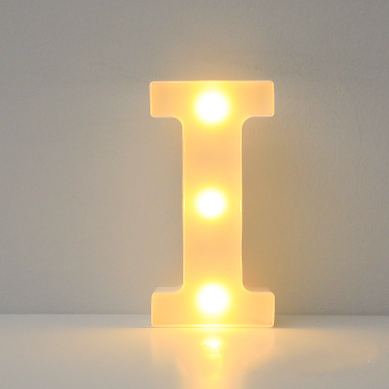 Una Letra I Luminosa Con Cuatro Led, De Unos 16 Centímetros De Diámetro, Es Perfecta Para Fiestas De Cumpleaños, Navidad Y Pedidas De Mano.