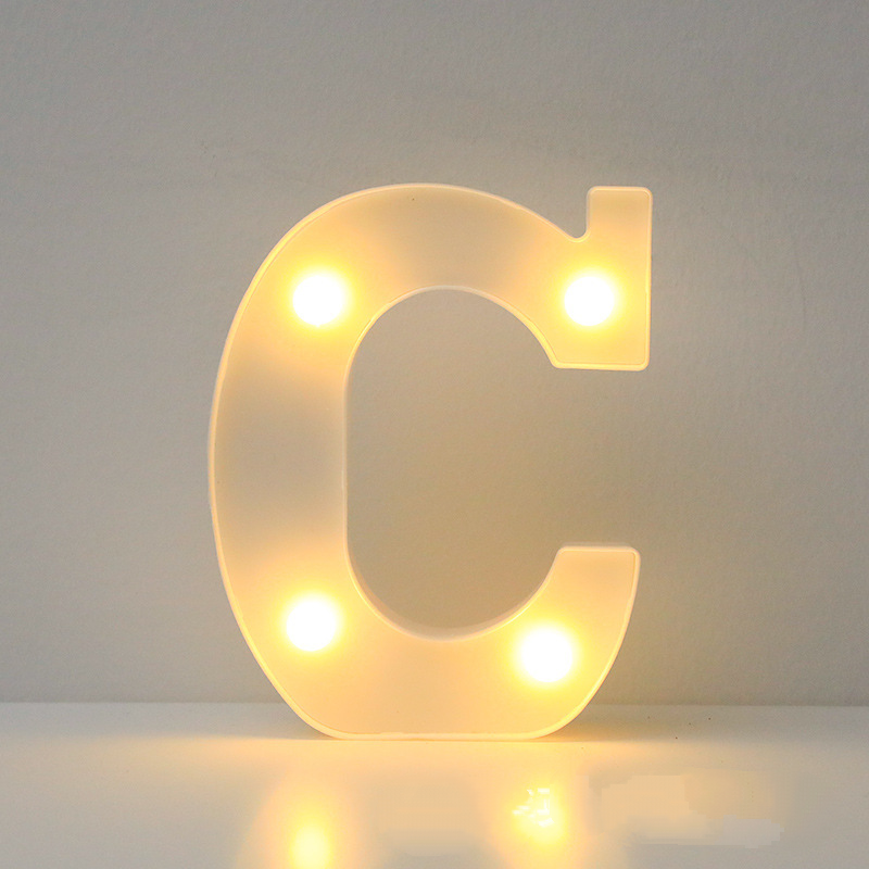 Una Letra C Luminosa Con Cuatro Led, De Unos 16 Centímetros De Diámetro, Es Perfecta Para Fiestas De Cumpleaños, Navidad Y Pedidas De Mano.