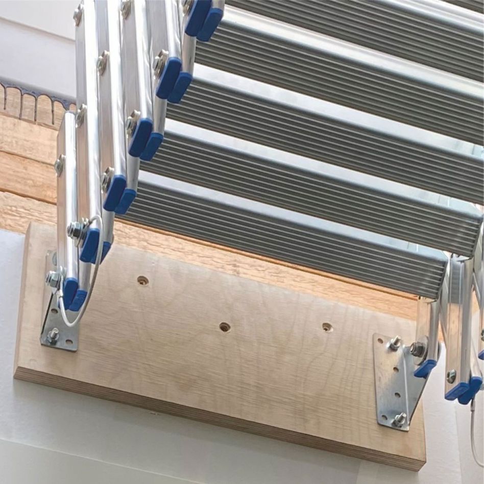 Wellhöfer Scherentreppe mit Stirnbrett waagrecht für Deckenmontage Dachbodentreppe günstig