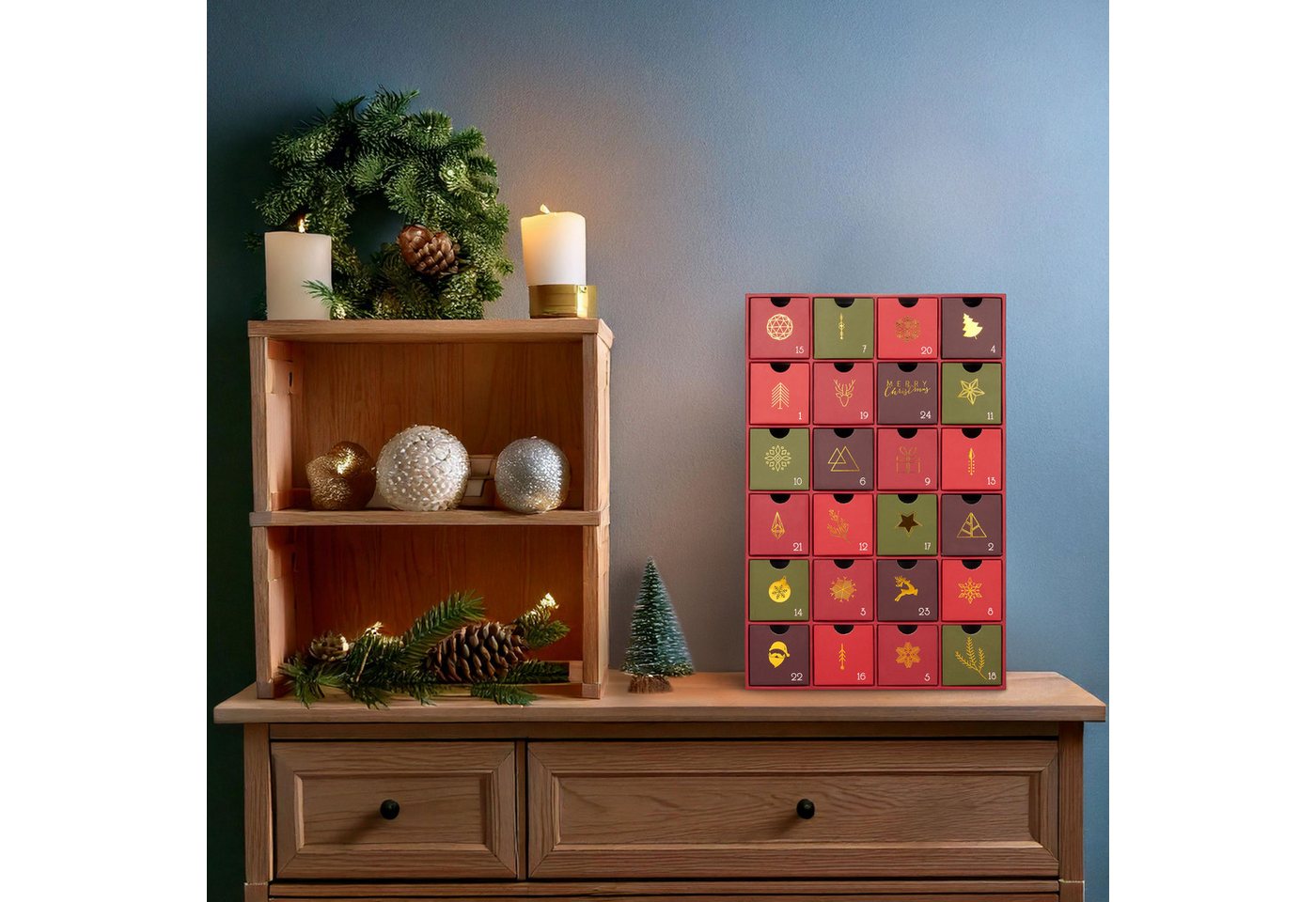 BRUBAKER befüllbarer Adventskalender DIY Weihnachtskalender mit 24 Türchen zum Befüllen - Rot Grün Gold (Traditionelles Weihnachten, 1-tlg), Kalender für Gutscheine Süßigkeiten 39 cm Pappe Bild 2