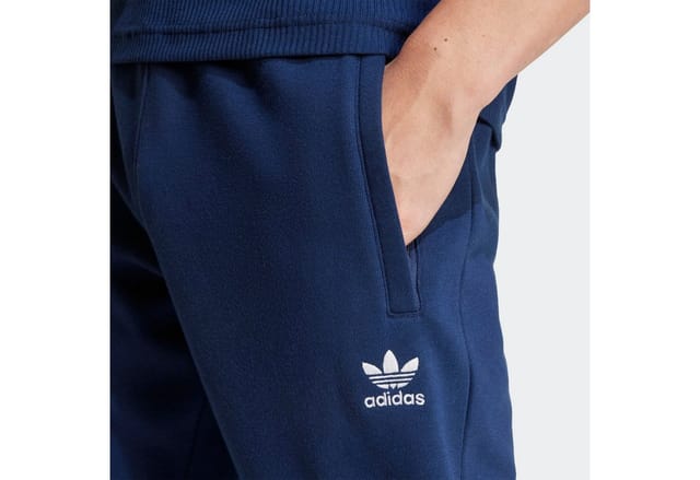 adidas Originals Sporthose TREFOIL ESSENTIALS schmale Passform, mit flauschiger Innenseite, mit Rippbündchen