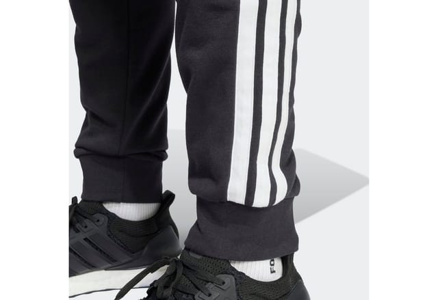 adidas Sportswear Sporthose ESSENTIALS 3-STREIFEN FRENCH TERRY schmal zulaufende Beinform, für sportliche Aktivitäten