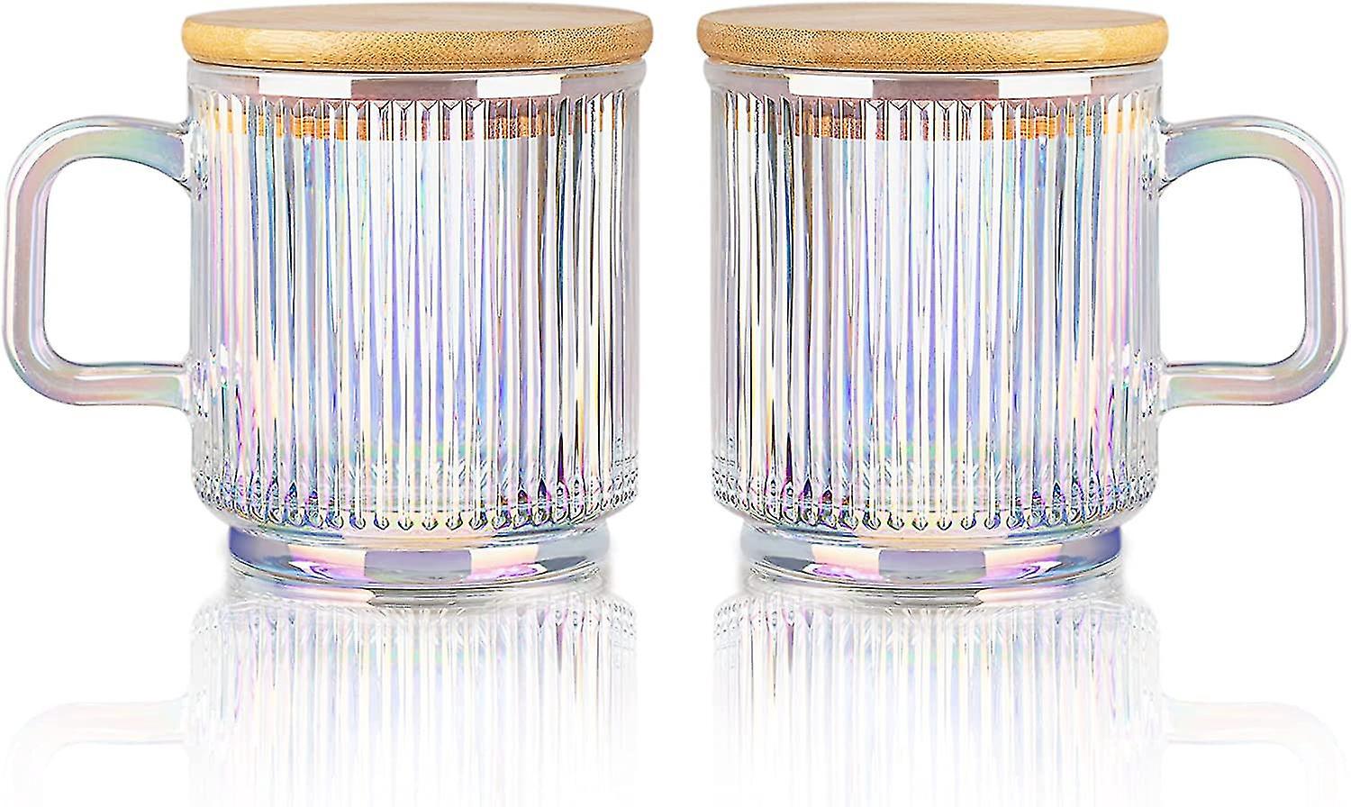 Set Aus 2 Irisierenden Glaskaffeetassen À 340 Ml, Mit Deckel Und Geriffeltem Rand.