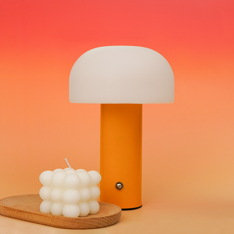 Led Nachtlicht In Pilzform Aus Schmiedeeisen. Sorgt Für Eine Warme Atmosphäre Deko Bar Schlafzimmer Nachttisch Gelb