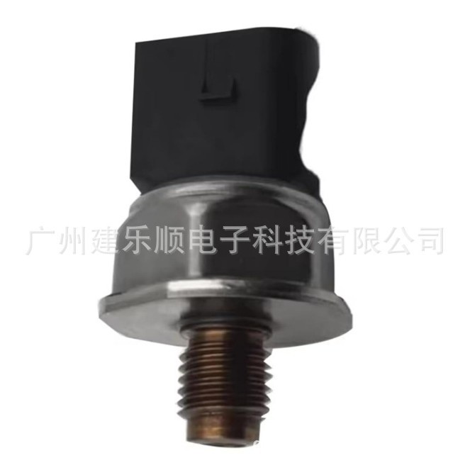Der Kraftstoffdrucksensor 28389851 Ist Für Baggerteile Von Delphi Geeignet.