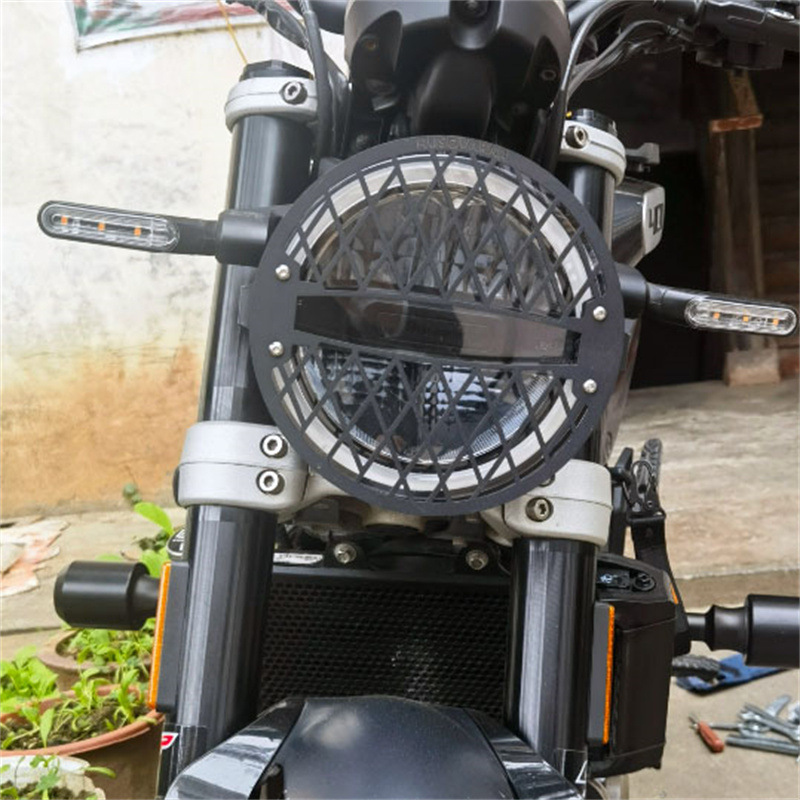 Scheinwerfergitter Aus Edelstahl Für Husqvarna Black Arrow 401 Und White Arrow 401/250 Modelle.