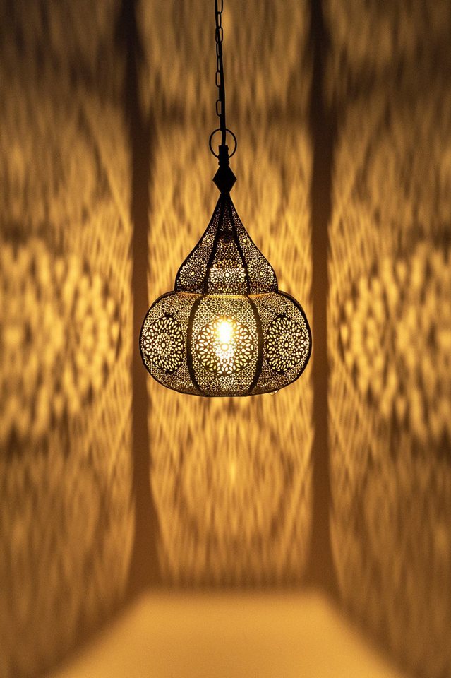 Marrakesch Orient & Mediterran Interior Pendelleuchte Orientalische Pendelleuchte Ilham Lampe aus Metall in Gold 40 cm, Handarbeit Bild 2