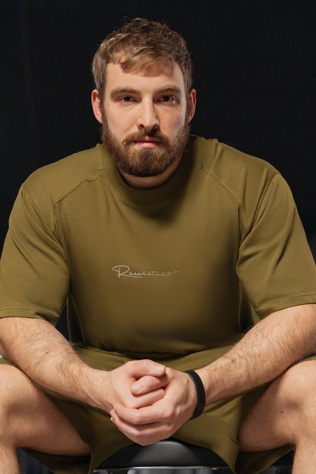 Reichstadt Trainingsshirt Herren Oversized Kurzes Hemd 22RS033 in kräftigen Farben Bild 3